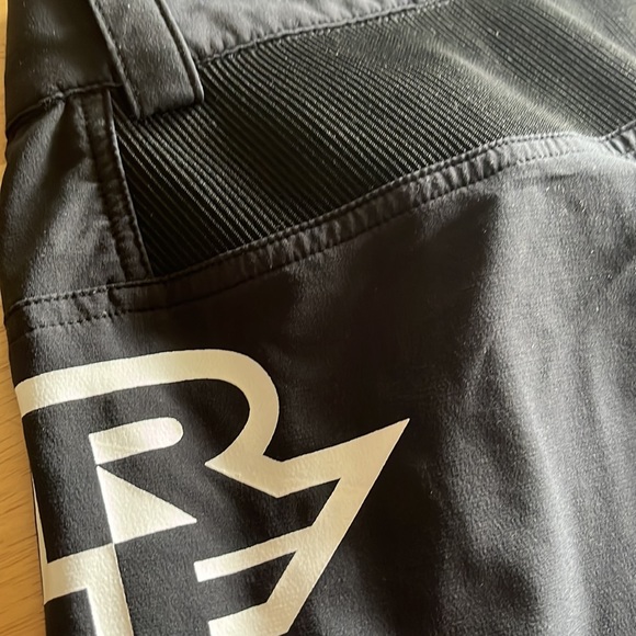 Raceface biking shorts - Picture 3 of 6